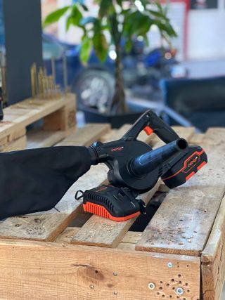 Kit Soplador Inalámbrico Dnipro-M DVB-200