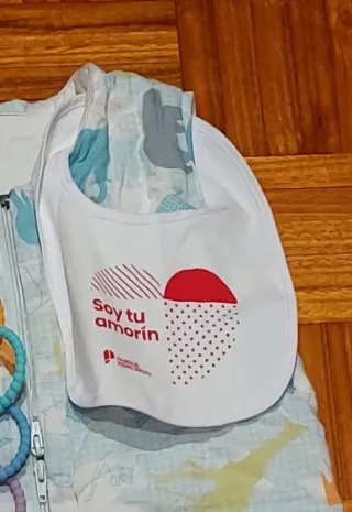 Lote: Saco cuna, mordedores y peluche