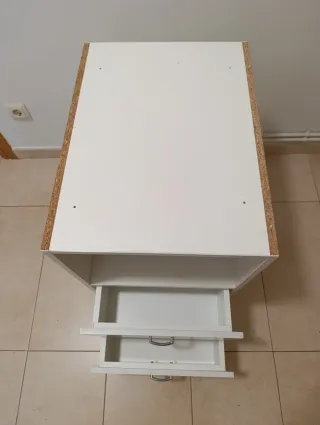 Mueble de estudio blanco con cajones