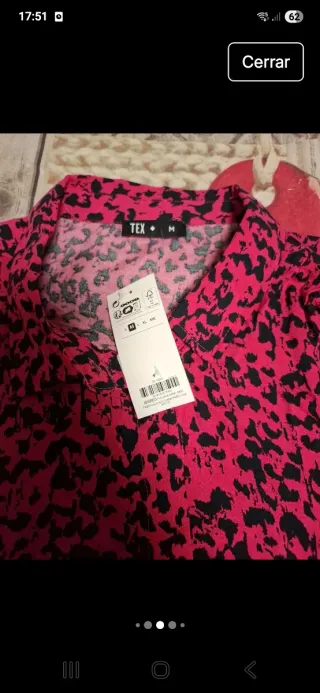 Vestido camisero estampado rosa y negro.