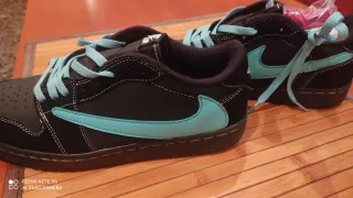 Zapatillas Jordan Negras y Turquesa