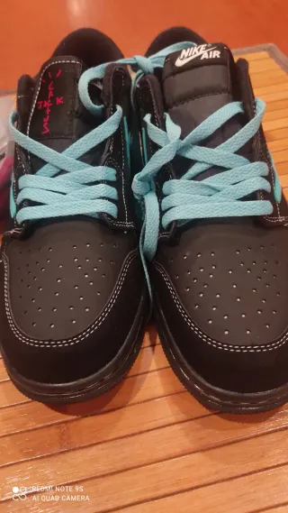 Zapatillas Jordan Negras y Turquesa