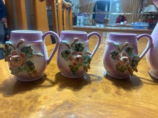 Juego de Jarra y Tazas Victoriano
