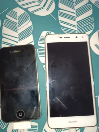 Pack 2 Móviles Vintage: Apple iPhone 4 y Huawei