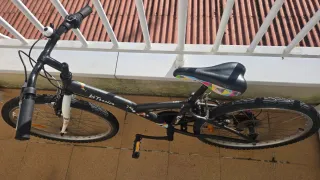 Bicicleta Btwin Negra con Diseño