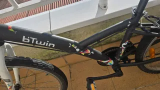 Bicicleta Btwin Negra con Diseño