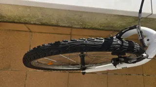 Bicicleta Btwin Negra con Diseño