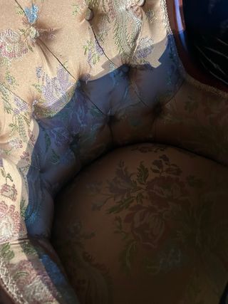 Sillón antiguo tapizado floral
