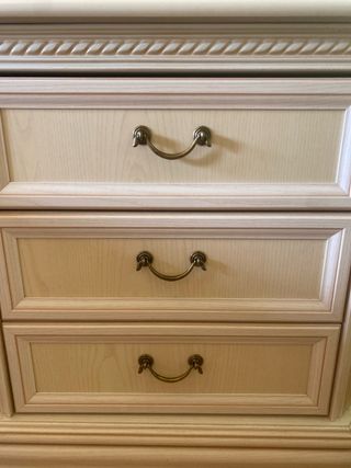 Mesitas de noche de madera color crema