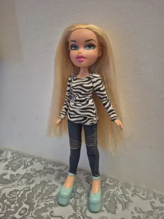 Muñeca Bratz rubia con estampado cebra