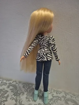 Muñeca Bratz rubia con estampado cebra