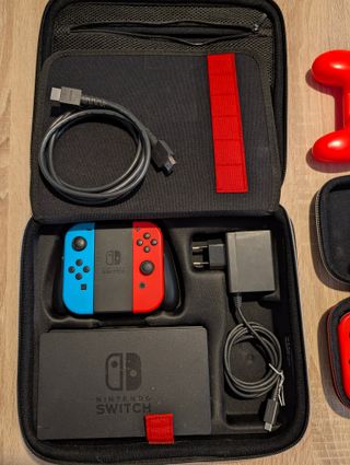 Nintendo Switch V1 (2017) XAJ + 4 Joy-Cons + Extra