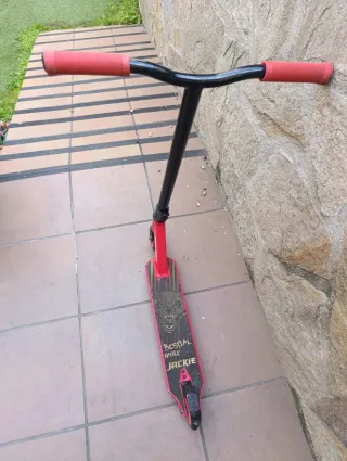 Patinete rojo