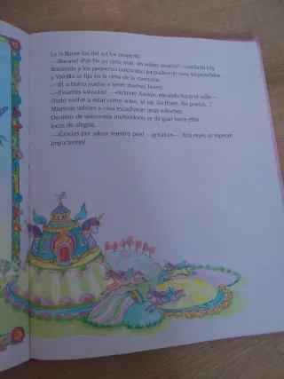 Lily, la Princesa Hada, en el País de los Unico...