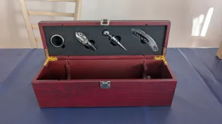Caja regalo vino 4 accesorios madera y metal
