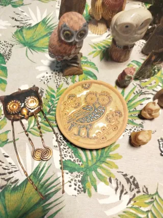 Colección de figuras de búhos