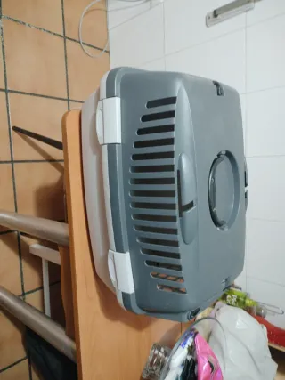 Transportín gato gris y blanco