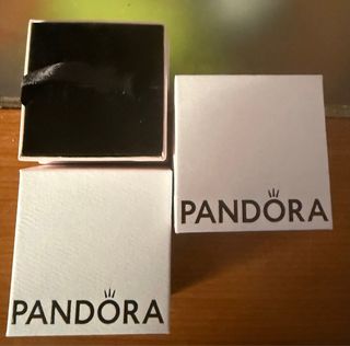Caja Charm Pandora Negra y Blanca
