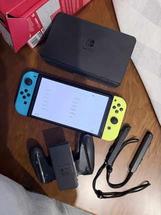 Nintendo Switch OLED Azul y Amarillo