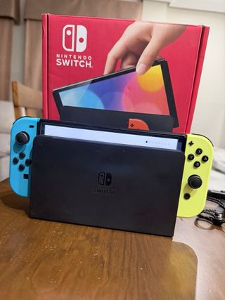 Nintendo Switch OLED Azul y Amarillo