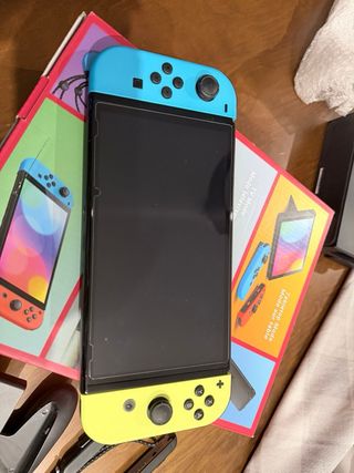 Nintendo Switch OLED Azul y Amarillo