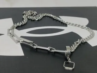 Collana argentata e Nero