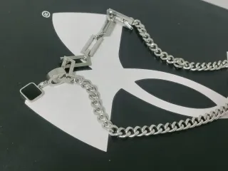 Collana argentata e Nero