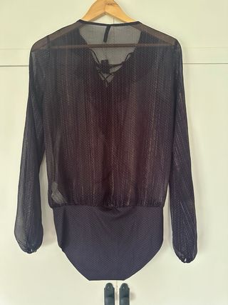 Body transparente con etiqueta