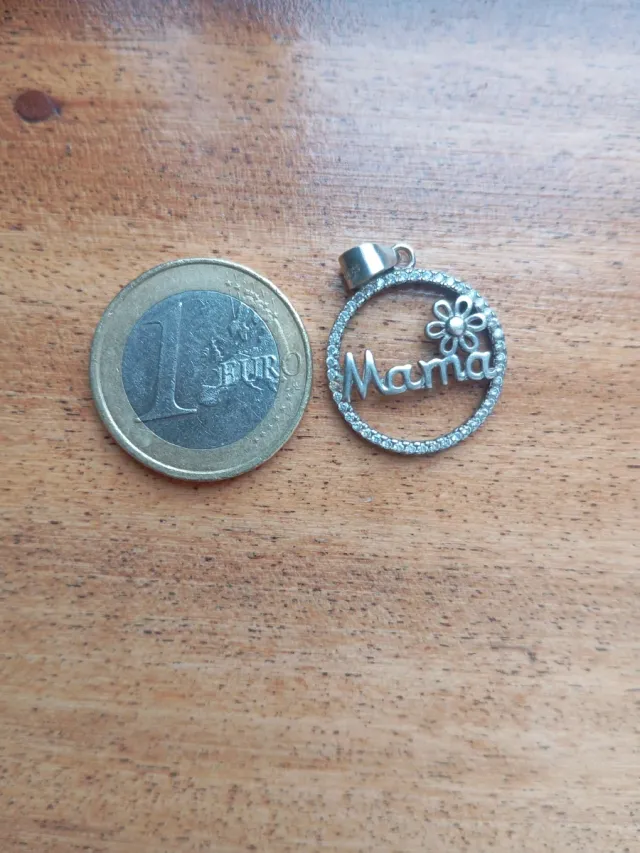 Colgante de plata palabra Mamá