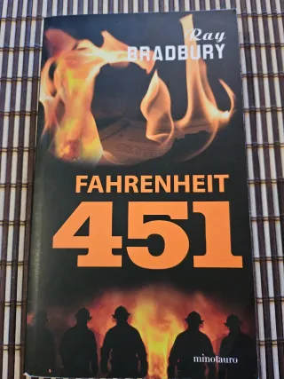 Fahrenheit 451 - Ray Bradbury