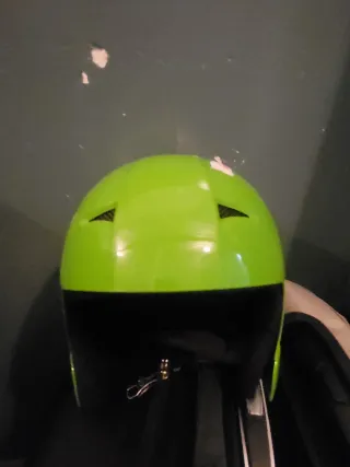 Casco de trineo verde niño