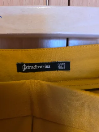 Pantalón mostaza elegante