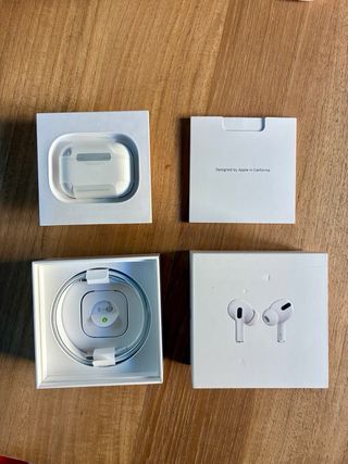 AirPods Pro con estuche de carga inalámbrica