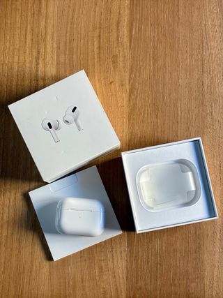 AirPods Pro con estuche de carga inalámbrica