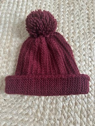 Gorro de lana con pompón
