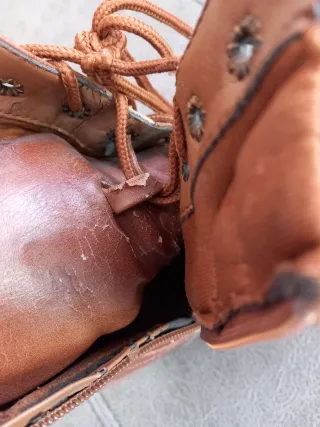 Botines de cuero marrones con cordones