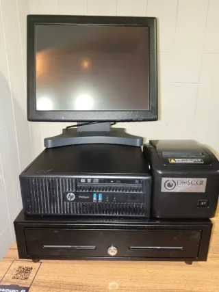 Registradora Doscar, Ordenador e Impresora.