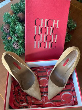 REGALA Carolina Herrera Zapato de ante beige