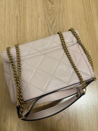 Bolso Guess Rosa y Dorado Acolchado