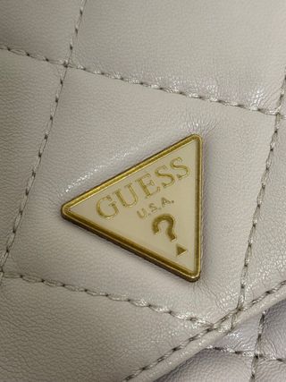 Bolso Guess Rosa y Dorado Acolchado