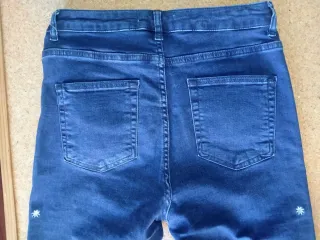 Pantalón vaquero acampanado bordado 38