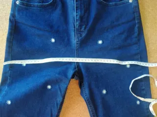 Pantalón vaquero acampanado bordado 38