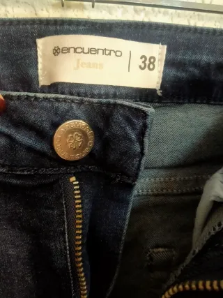 Pantalón vaquero acampanado bordado 38