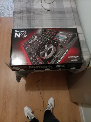 Numark NV Mesa de Mezclas DJ