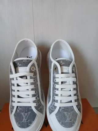 Scarpe Louis Vuitton T41 Grigio Bianco