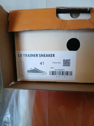 Scarpe Louis Vuitton T41 Grigio Bianco