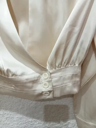 Blusa fiesta satinada beige