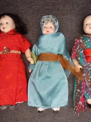 Collezione di 3 Bambole Giapponesi in Ceramica