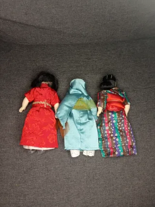 Collezione di 3 Bambole Giapponesi in Ceramica