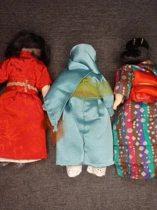 Collezione di 3 Bambole Giapponesi in Ceramica